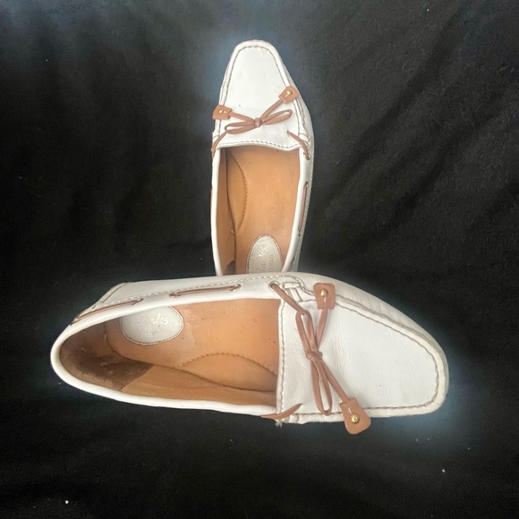 Clark’s white driving shoes - Picture 6 of 6